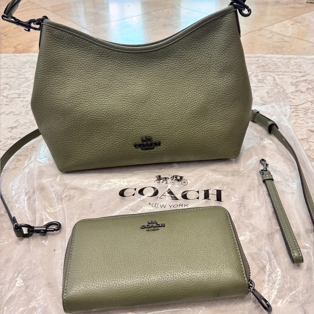 Coach Olive Green Pebbled Leather Shoulder Hobo with Matching Wallet - Picture 1 of 12
